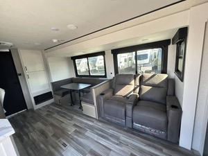 Jayco Jay F-l-i-g-h-t S-l-x 380DQS รุ่นใหม่ ปี 2026 พร้อมจัดส่ง - Product Image 6