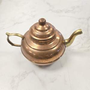 กาน้ำชาทองแดงแบบพรีเมี่ยมโบราณที่ออกแบบมาพร้อมสไตล์วินเทจสำหรับการตกแต่งห้องครัวที่หรูหราและประสบการณ์การดื่มชาเหนือกาลเวลา - Product Image 6