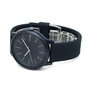 Montre à quartz pour <span class=keywords><strong>homme</strong></span> avec boîtier en aluminium, bracelet en silicone, petite texture en relief - Product Image 5