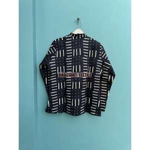 Vente en gros de vestes indiennes en coton matelassé faites à la main Vintage réversible Kantha avec broderie Bord respirant et libre - Product Image 2