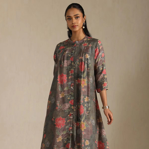 Tendance mousseline grise imprimé fleuri robe décontractée pour les femmes col rond 3/4 manches longueur disponible dans toutes les tailles taille naturelle - Product Image 1