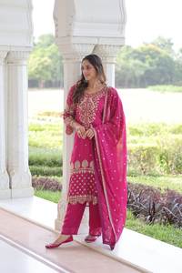 Ensemble Salwar Suit en Soie Moderne et Tendance, Trois Pièces avec Broderies et Doublure en Coton - Product Image 3