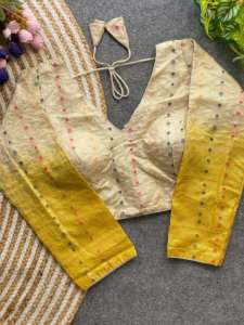 La blusa de verano tiene cuello en forma de V, tanto frented, espalda y patrón sabyasachi Blusa Jari, y trabajo de impresión de dos toneladas y multy butty - Product Image 3