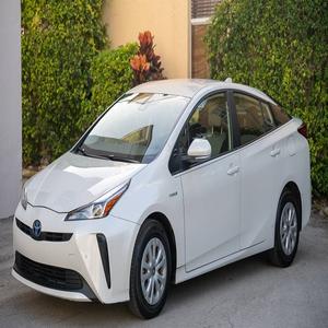 ¡Oferta Imperdible! Toyota Prius XLE 1.4 1.8L 2021 Impecable, Tracción Delantera, Color Blanco Hielo, Hatchback de Lujo - Product Image 1