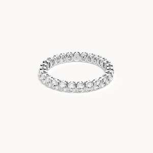 Anillo Ovalado de Diamante Cultivado en Laboratorio de 0.7ct con Bisel de Oro de 14k - Product Image 1
