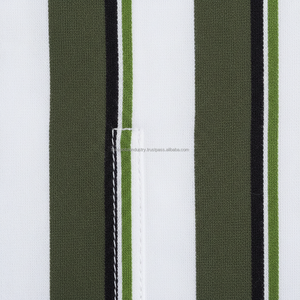 ชุดเซ็ตเสื้อยืดและกางเกงขาสั้นลายทางสำหรับผู้ชายแบบ OEM สีเขียวขาวลายทางแนวตั้ง ชุดลำลอง 2 ชิ้น - Product Image 5