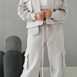 Survêtement gris en coton pour femmes |   Sweat-shirt beige surdimensionné et pantalon cargo à jambes larges |   Tenue unisexe deux pièces d'été - Product Image 1