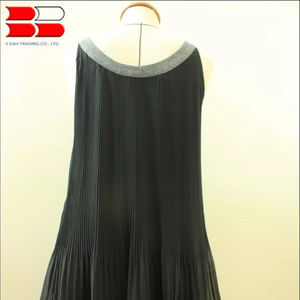 Balles de vêtements et robes usagés - Product Image 1