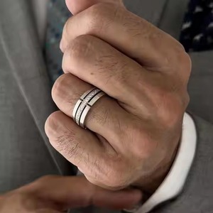 Anillo de boda de lujo de 7mm para hombre, anillo de plata 925 de diamante de moissanita Original hecho a mano con diseño de acabado cepillado, estilo romántico - Product Image 4
