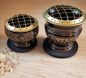 Utilisation traditionnelle de brûleur d'encens de fer en métal de nouvelle conception antique pour la décoration de table avec la taille et la forme personnalisées de haute qualité - Product Image 5