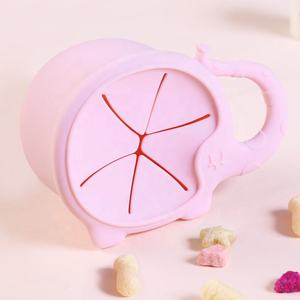 Taza de entrenamiento de silicona duradera para bebés con asas y pajita, taza para beber antideslizante a prueba de fugas sin BPA para bebés y niños pequeños - Product Image 3