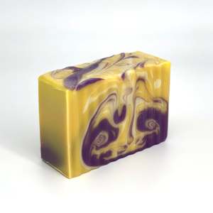 Savon Solide Artisanal Frais et Pur au Beurre de Karité, Anti-Acné, Éclaircissant et au Curcuma, Apaisant pour Cheveux et Corps - Product Image 2