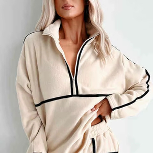 Personalizado de alta calidad en blanco Casual para mujer 2 piezas Sweatsuit Crop Sudadera con capucha Jogger pantalones de chándal Sudadera con capucha conjunto - Product Image 1