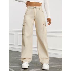 Jeans Cargo de Mezclilla Crema para Mujer, Corte Regular Moderno, 6 Bolsillos, Estilo Utilitario, Tela Elástica, Ecológicos - Product Image 2