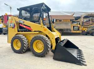 Caterpillar CAT 216B3 Skid Steer Loader Machine de construction compacte avec attelage rapide hydraulique et capacité de levage élevée - Product Image 4