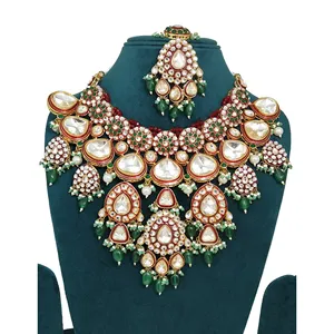 ชุดเครื่องประดับวินเทจ Kundan Polki ชุบทอง ประดับด้วยพลอยสีเขียวและลูกปัดเคลือบสีแดง สำหรับงานแต่งงานหรืองานเลี้ยง - Product Image 3