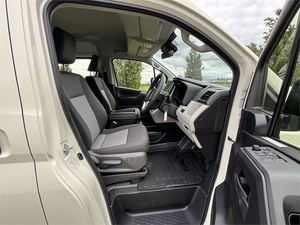 Voiture d'occasion de haute performance 2026 Toyota Hiace ZX 2.8DT 6AT RWD Van Expédition mondiale - Product Image 3