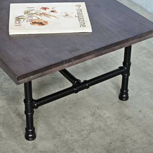 Table basse rectangulaire en bois de caoutchouc 100x60x35cm avec pieds en tuyau de style industriel rustique - Meuble de salon durable TT68042 - Product Image 3