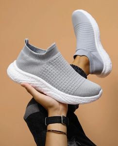 Chaussures de confort tissées Chaussures élégantes et respirantes pour une tenue décontractée et quotidienne à bas prix Quantité élevée Convient aux chaussures pour hommes - Product Image 1