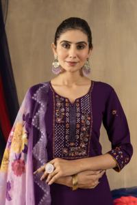 Global Heritage Fusion Exquis Elegant Straight Kurti Pant Dupatta Set for B2B Market Excellence A Perfect Blend - Product Image 3