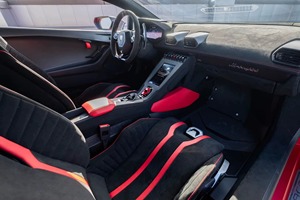 Lamborghini Huracan STO 2023 certifiée propre et en bon état - Product Image 2