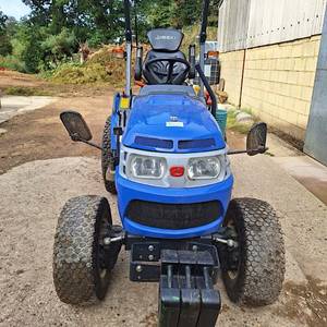 Tracteur compact ISEKI TM3267H 25HP 4 roues motrices, moteur diesel 3 cylindres 1,5L, transmission HST 3 vitesses, capacité de levage 600 kg, tracteur agricole - Product Image 4