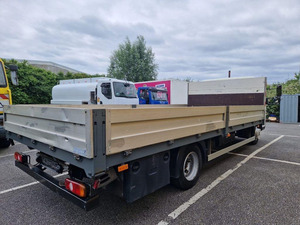 Camion léger d'occasion de bonne qualité, MITSU BISHI FUSO CANTER 70C18 Diesel Manuel 4x2 de 2013, en bon état, idéal pour les déménagements. - Product Image 3