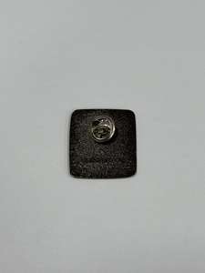 เข็มกลัดติดเสื้อแบบสั่งทำพิเศษ รูปทรงตามต้องการ ผลิตจากโลหะผสมสังกะสีโบราณ ดีไซน์ใหม่ พร้อมเคลือบสีด้วยไฟฟ้า พิมพ์ลายด้วย UV คุณภาพสูงจากเวียดนาม - Product Image 2