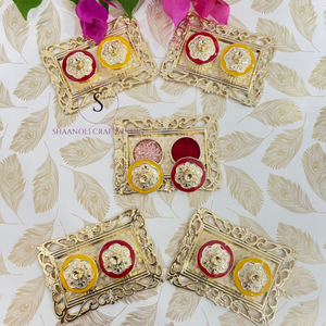 Plateau de Kumkum et Chawal en plaqué or et plaqué or et beau motif Thali's pour les saisons Puja et Festivals - Product Image 1