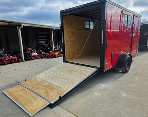 Nouvelle remorque de camion fermée 6x12 rouge avec nez en V et kit Blackout (1) essieu 2001-3000 kg avec fenêtres - Product Image 5