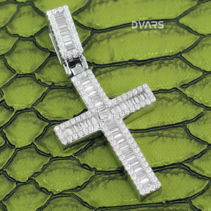 Pendentif personnalisé en argent sterling 925 plaqué or 18 carats pour homme, motif baguette croisée, serti de moissanite VVS, style hip-hop de luxe - Product Image 5