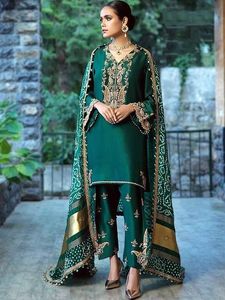 DESIGN DE LA BRODERIE INDIENNE ET PAKISTANÉE SUR LA KURTA VERT BOUTEILLE AVEC ROBE PANTALON POUR LA ROBE DE MARIAGE/DE Fête @ 2023 - Product Image 2