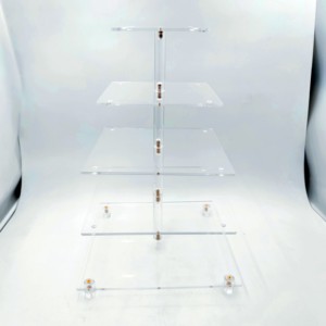 Des couches de gâteaux élégantes de forme carrée présentent plusieurs niveaux pour présenter des gâteaux magnifiquement décorés lors d'événements - Product Image 3