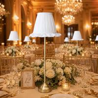 Lampe de table blanche plissée à volants, rechargeable sans fil, à intensité tactile, en laiton, pour décoration de mariage, banquet et réception