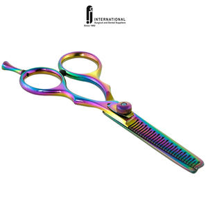 Tijeras de Peluquería Profesionales de Acero Inoxidable F.J.INTERNATIONAL FJI-SC-527, Tijeras de Maquillaje con Filo Afilado y Punta Roma - Product Image 4