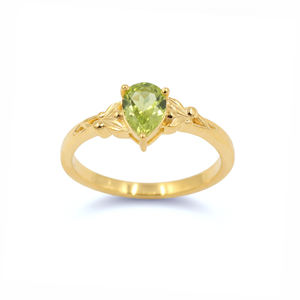 Anillo de Plata de Ley 925 con Peridoto en Forma de Pera y Diseño Cruzado, Joyería de Diseño Inspirada en la Naturaleza - Product Image 2