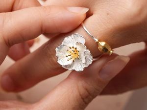 Bague coquelicot en argent faite à la main pour dames Bague coquelicot de super qualité avec Moissanite du fabricant indien pour les fêtes - Product Image 3