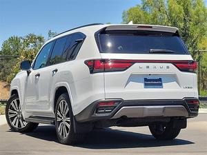 Lexus LX 600 2024 Usado, Lujo, Tracción en las Cuatro Ruedas, Volante a la Izquierda, Interior Oscuro, Asientos de Cuero, Neumáticos R18 - Product Image 2