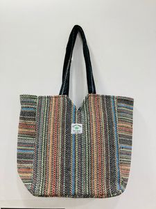 กระเป๋าสะพายไหล่ผ้าฝ้ายป่านดีไซน์เนอร์เป็นมิตรต่อสิ่งแวดล้อมผสมผสานสไตล์และความยั่งยืนได้อย่างลงตัว - Product Image 3