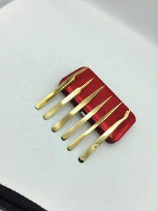 Pince à cils plaquée or 24 carats, droite et pointue, idéale pour l'isolation des bouquets de cils, avec étuis magnétiques - Product Image 3