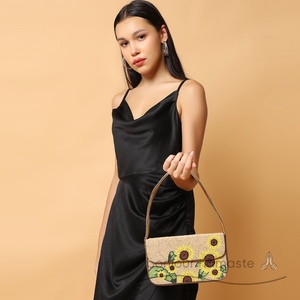 Borsa da donna a forma di girasole firmata firmata | Borsa di dichiarazione ricamata a mano artigianale - Product Image 6