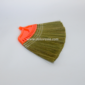 Balai fait main avec poils naturels solides et poignée en plastique durable pour les besoins de nettoyage intérieur - Product Image 4