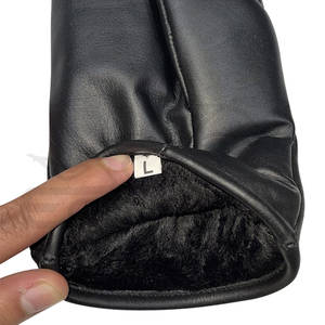 Moufles de ski en cuir en peau de mouton noire avec doublure en fourrure Moufles d'hiver personnalisées OEM Vente en gros Gants pour temps froid - Product Image 2