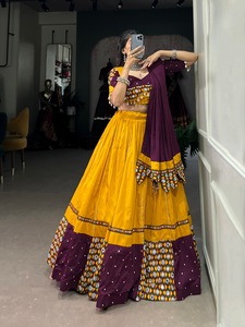Dernier concepteur beau pur coton Lehenga Choli & Dupatta avec la main de miroir de plaine et de papier avec Gamthi travail femme mode - Product Image 3