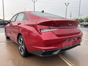 Berline de luxe 2023, 147 ch, moteur 2.0 L, boîte automatique, voiture familiale avec intérieur intelligent - Product Image 5