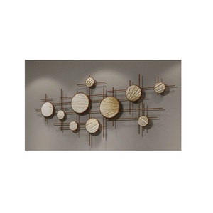 Sculpture murale décorative en métal artisanal de qualité supérieure, conçue pour les intérieurs de maisons, bureaux et salons de luxe - Product Image 2