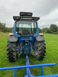 Ford 7810 série II 70HP 4WD entraînement par engrenages tracteur droit pompe boîte de vitesses moteur jantes revêtues de poudre casse câblage besoin d'attention - Product Image 3