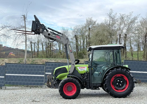 Tracteur agricole CLAAS NEXOS 240 F de haute qualité, tracteur à quatre roues motrices, tracteur agricole à prix réduit - Product Image 3
