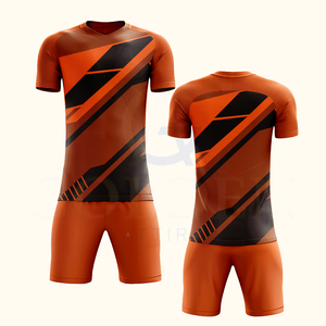 ชุดฟุตบอลผู้ชายผ้าโพลีเอสเตอร์ระบายอากาศได้ 100% ปรับแต่งได้ เสื้อคอวีสำหรับฤดูร้อน ดีไซน์คอเสื้อแบบซับลิเมชั่นที่เป็นเอกลักษณ์ - Product Image 1