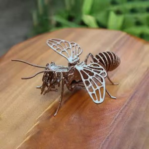 Bee Vietnam ฟิล์มโลหะตกแต่งหรูหราสำหรับใช้ในบ้านและในเชิงพาณิชย์ภาพโซฟาติดผนังทำจากยางเรซิน - Product Image 6